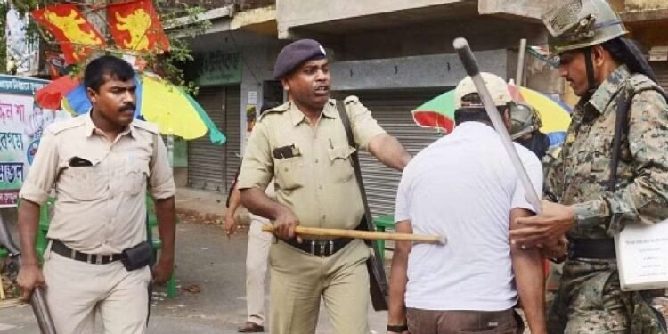 West Bengal: ममता के आवास के पास पुलिस और ट्रांसजेंडर कार्यकर्ताओं के बीच हुई झड़प, जानें पूरा मामला