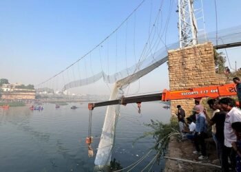 Morbi Bridge Accident: मोरबी पुल हादसे पर सुनवाई करेगा सुप्रीम कोर्ट, याचिका में की गई है न्यायिक जांच की मांग