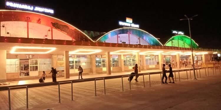 Prayagraj Railway Station: प्रयागराज बना प्रदेश का पहला ईट राइट स्टेशन