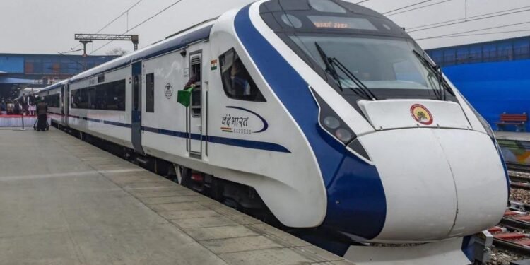 गुजरात में वंदे भारत ट्रेन से फिर हादसा, चपेट में आने के बाद महिला की मौत