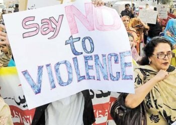 महिलाओं को आत्मनिर्भर बनाएं