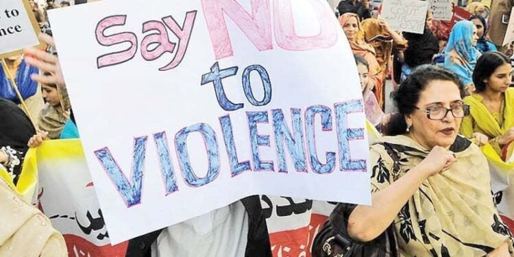 महिलाओं को आत्मनिर्भर बनाएं