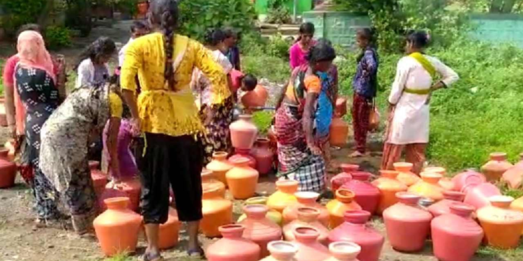 पिने का पानी है चव्हाण को कंटक.