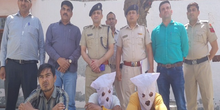 पूर्व सरपंच से एक लाख रुपए लूटने.