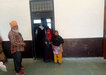 न्याय न मिलने के कारण दर-दर भटक रही बेटी