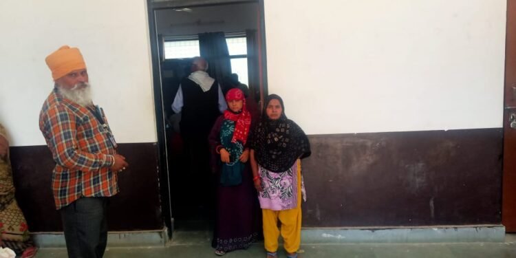 न्याय न मिलने के कारण दर-दर भटक रही बेटी