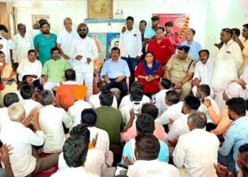 दूषित पानी पीने से बीमार हुए लोगों से उनके स्वास्थ्य की जानकारी ली मंत्री ईश्वर खंड्र.