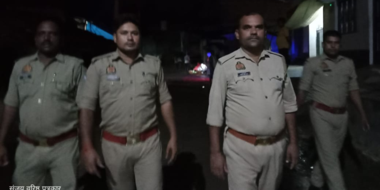 कौशांबी के इन सिपाहियों ने रात के अंधेरे में गस्त कर जनता को सुरक्षा का दिला रहे एहसास.