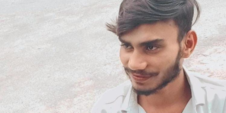 गंगा नदी में नहाते समय युवक डूब गया।