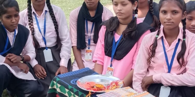 डॉ धीरेंद्र सिंह सिंगरौर प्राथमिक विद्यालय कौशांबी.