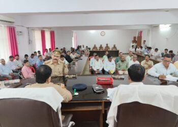 समाधान दिवस के अवसर पर तहसील चायल में जिलाधिकारी कौशाम्बी द्वारा जनशिकायतों को सुना गया