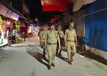 जनपद में कानून,शांति,एवं सुरक्षा व्यवस्था बनाए रखने के लिए कड़ाधाम पुलिसथाना क्षेत्र में पैदल गश्त किया गया