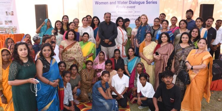 मा० मुख्य सचिव श्री दुर्गा शंकर मिश्र की अध्यक्षता में शीर्ष समिति की पंचम बैठक वीडियो कान्फ्रेंसिंग के माध्यम से सम्पन्न हुई।