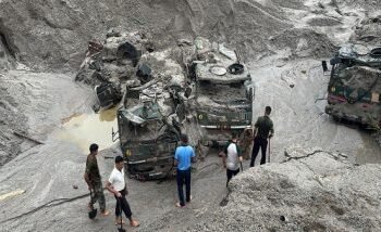 सिक्किम बाढ़ में 56 की मौत, 3 हजार पर्यटक 4 दिन से फंसे , अड़ंगा डाल रहा खराब मौसम हवाई रेस्क्यू में