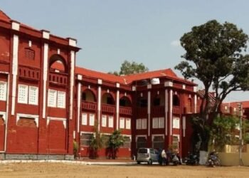 पीजी कॉलेज में छात्रों से अवैध वसूली का आरोप लगाते हुए छात्रसंघ के प्रतिनिधिमंडल ने अतिरिक्त एसडीएम को सौंपा 32 सूत्रीय मांगपत्र