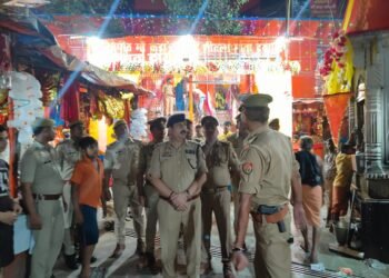 जनपद में कानून,शांति,एवं सुरक्षा व्यवस्था बनाए रखने के लिए कड़ाधाम पुलिसथाना क्षेत्र में पैदल गश्त किया गया