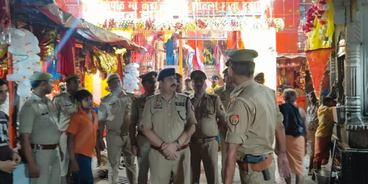 जनपद में कानून,शांति,एवं सुरक्षा व्यवस्था बनाए रखने के लिए कड़ाधाम पुलिसथाना क्षेत्र में पैदल गश्त किया गया