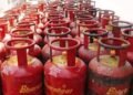 lpg gas cylinder: LPG गैस सिलेंडर मिल रहा मात्र ₹450 में , त्योहारी सीजन में इन लोगों के लिए है बड़ी खुशखबरी