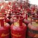 lpg gas cylinder: LPG गैस सिलेंडर मिल रहा मात्र ₹450 में , त्योहारी सीजन में इन लोगों के लिए है बड़ी खुशखबरी