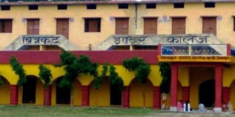 कोचिंग पढ़कर घर जा रहे छात्र पर चाकुओं से जानलेवा हमला