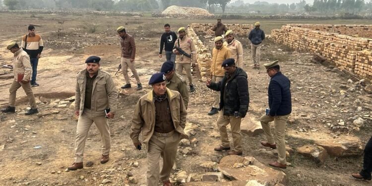 चित्रकूट ब्रेकिंग् — बीते 10 जनवरी को सड़क किनारे बनी बाउंड्री |