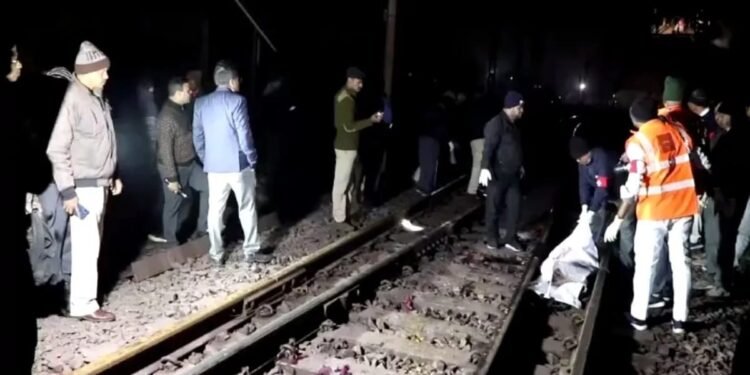 एक्सप्रेस; संभलने का नहीं मिला मौका |