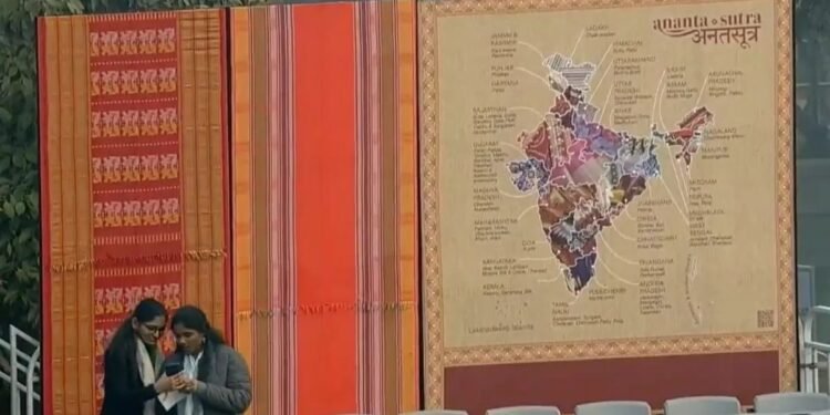 Republic Day 2024: कर्तव्य पथ पर ‘अनंत सूत्र’ का संदेश, 150 साल पुरानी साड़ी बढ़ा रही शोभा;