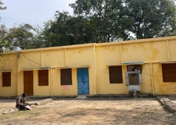 चित्रकूट ब्रेकिंग /मानिकपुर मानिकपुर विकासखंड में समय से नहीं आते अधिकारी और कर्मचारी ,