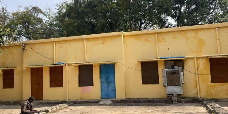 चित्रकूट ब्रेकिंग /मानिकपुर मानिकपुर विकासखंड में समय से नहीं आते अधिकारी और कर्मचारी ,