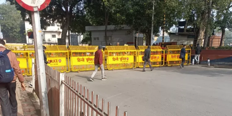 AAP Protest: ‘पहले वोट चोरी किए अब…’, केजरीवाल का दावा- पूरी दिल्ली में रोके जा रहे पार्टी कार्यकर्ता, हिरासत में भी लिए