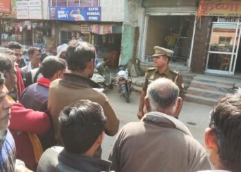 चित्रकूट पुलिस यातायात प्रभारी ने टैम्पो, ई-रिक्शा चालकों से मौनी अमावस्या |