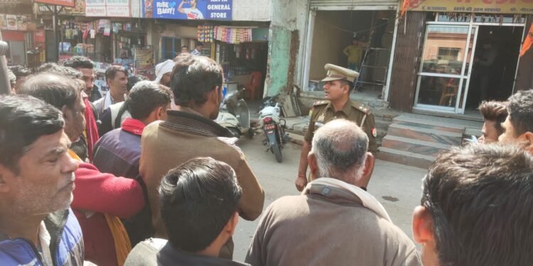 चित्रकूट पुलिस यातायात प्रभारी ने टैम्पो, ई-रिक्शा चालकों से मौनी अमावस्या |