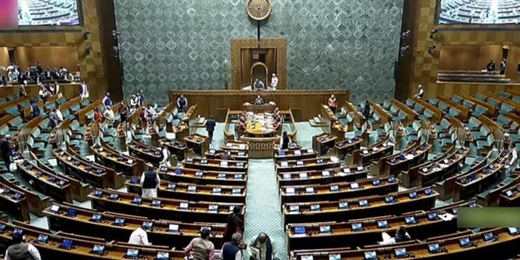 सरकार के श्वेत पत्र पर आज विपक्ष करेगा हंगामा! लोकसभा में होगी चर्चा