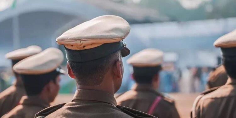 UP Police Constable Exam: उत्तर प्रदेश पुलिस कॉन्स्टेबल भर्ती परीक्षा शुरू ,