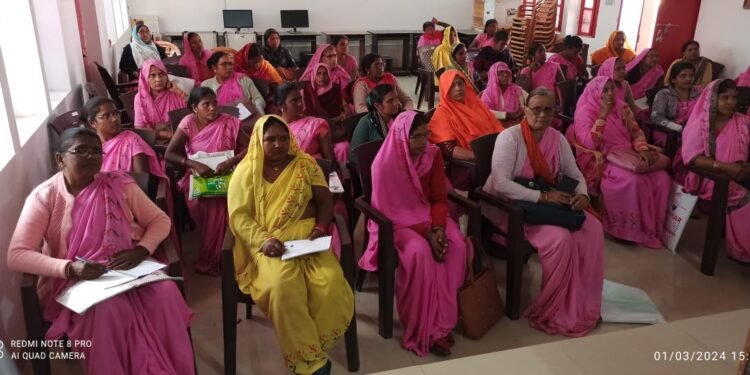 आंगनबाड़ियों के तीन दिवसीय क्षमता वृद्धि कार्यक्रम के पहले दिन “केन्द्रों की भूमिका पर” डाला गया प्रकाश