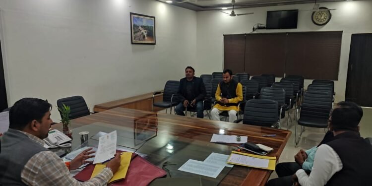 जिलाधिकारी श्री अभिषेक आनन्द ने अपने