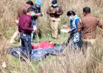 खेत में अज्ञात महिला की शव मिलने से मचा हड़कंप।