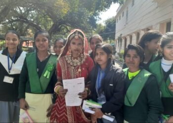 UP Board Exam : रात में लिये फेरे, सुबह शादी के जोड़े में पेपर देने पहुंची दुल्हन, एग्जाम के बाद हुई विदाई