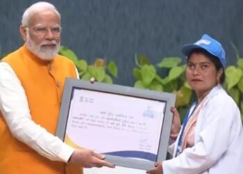 सशक्त नारी-विकसित भारत कार्यक्रम: PM Modi ने 1000 दीदीयों को सौंपा ड्रोन, अलग-अलग राज्यों की महिलाएं हुईं शामिल