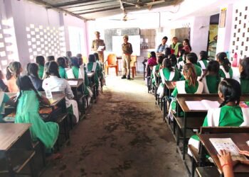 थाना मानिकपुर अन्तर्गत राजकीय बालिका इण्टर कालेज मानिकुपर तथा राजकीय कम्पोजिट विद्यालय