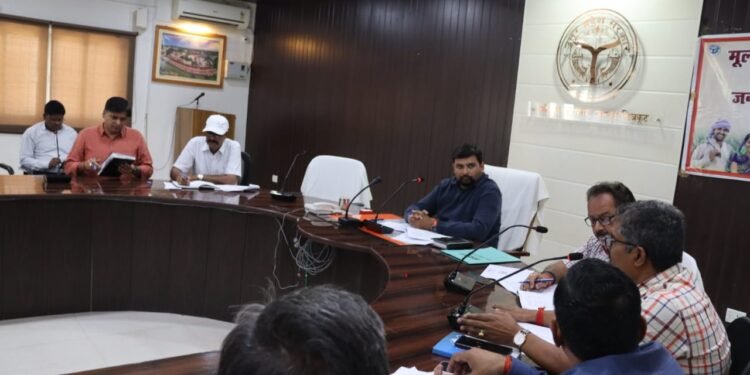 जिलाधिकारी श्री अभिषेक आनंद की अध्यक्षता में गेंहू खरीद से संबंधित कार्यशाला और तैयारियों