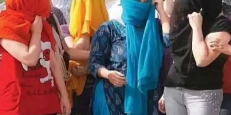 दिल्ली में देह व्यापार रैकेट का पर्दाफाश, वसंत कुंज के फ्लैट में चल रहा था ‘गंदा काम’; ऑनलाइन पैसा लेता था MBA पास आरोपी