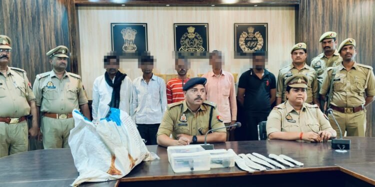 गौकशी के 05 आरोपी अभियुक्त गिरफ्तार02 तमंचे, 04 कारतूस व गौवध करने के औजार बरामद
