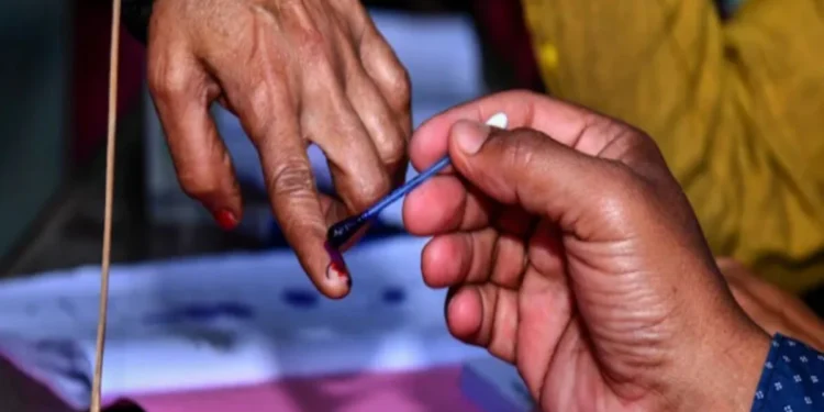 सातवें चरण के सभी जिला निर्वाचन अधिकारियों को समय सेपोलिंग पार्टियों को रवाना करने के निर्देश