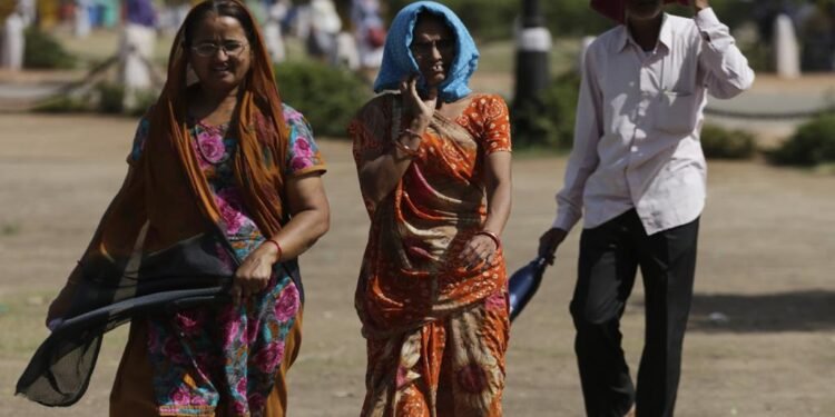 यूपी: आसमान से बरसी आग, कानपुर रहा सबसे गर्म, आगरा में न्यूनतम तापमान 35 डिग्री