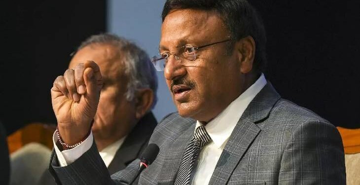 ECI: चुनाव आयोग ने माना- सोमवार और शुक्रवार को नहीं होना चाहिए मतदान, इसे गर्मी से पहले करा लेने की बात भी सही