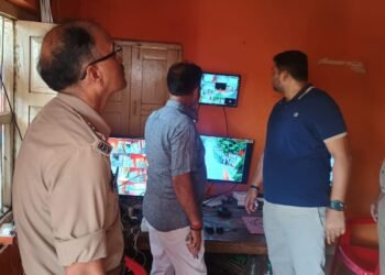 जिला निर्वाचन अधिकारी श्री अभिषेक आनन्द तथा पुलिस अधीक्षक श्री अरुण कुमार सिंह ने आज लोकसभा सामान्य निर्वाचन-2024 को सकुशल, पारदर्शी, निष्पक्ष संपन्न कराने को लेकर मतगणना स्थल राष्ट्रीय रामायण मेला परिसर सीतापुर चित्रकूट का औचक निरीक्षण किया गया।