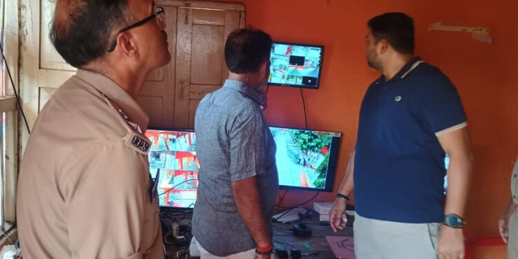 जिला निर्वाचन अधिकारी श्री अभिषेक आनन्द तथा पुलिस अधीक्षक श्री अरुण कुमार सिंह ने आज लोकसभा सामान्य निर्वाचन-2024 को सकुशल, पारदर्शी, निष्पक्ष संपन्न कराने को लेकर मतगणना स्थल राष्ट्रीय रामायण मेला परिसर सीतापुर चित्रकूट का औचक निरीक्षण किया गया।