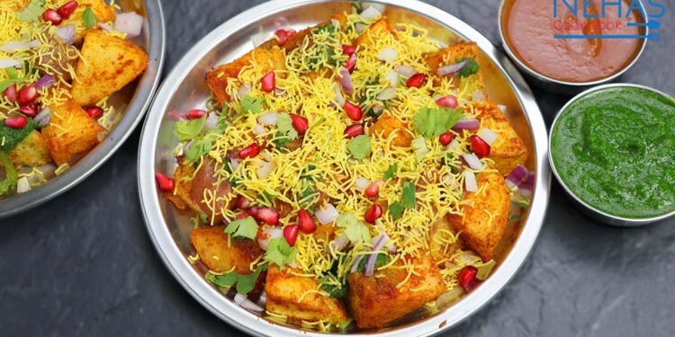 कभी मुगलों की दवाई हुआ करती थी चाट, अब मसालों ने बढ़ा दिया जीभ का स्वाद