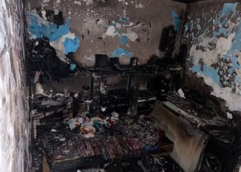 पारा में दो मंजिला मकान में लगी भीषण आग, 11 झुलसे